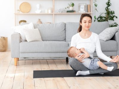 mom meditating while breastfeeding